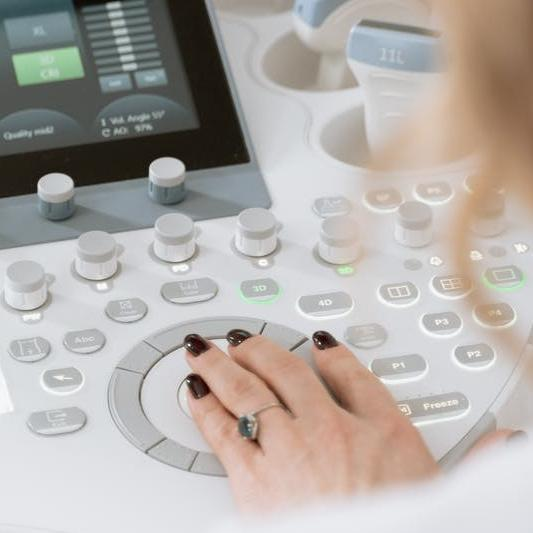 國(guó)家藥監(jiān)局關(guān)于實(shí)施《醫(yī)療器械生產(chǎn)監(jiān)督管理辦法》《醫(yī)療器械經(jīng)營(yíng)監(jiān)督管理辦法》有關(guān)事項(xiàng)的通告(2022年第18號(hào))